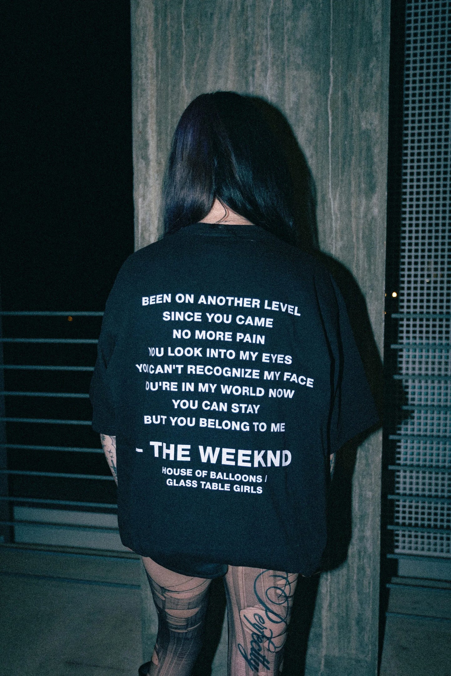 HOUSE OF BALLOONS / GLASS TABLE GIRLS T-SHIRT