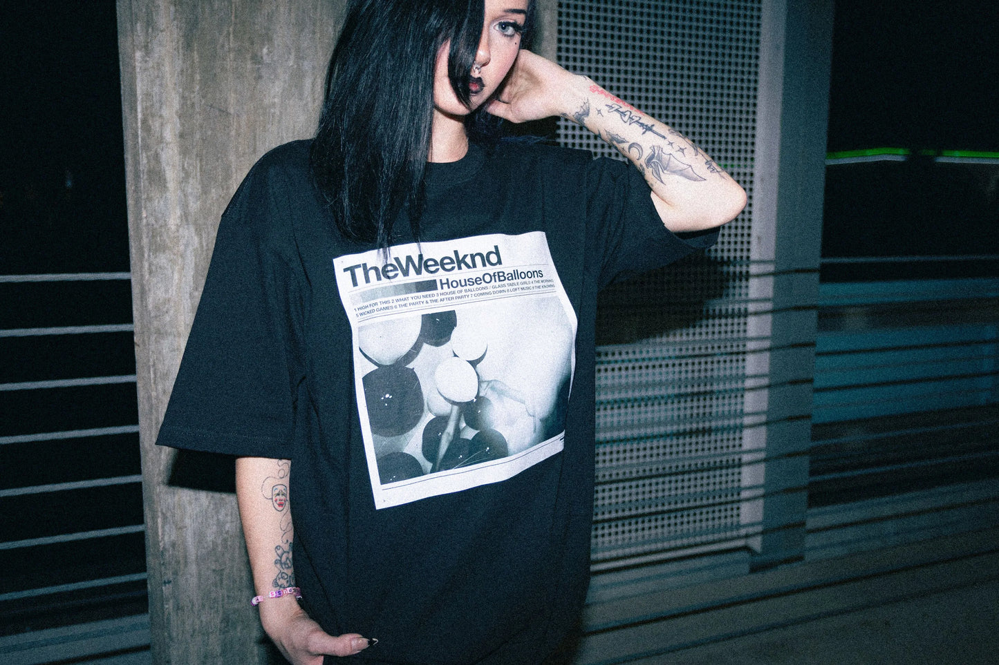HOUSE OF BALLOONS / GLASS TABLE GIRLS T-SHIRT